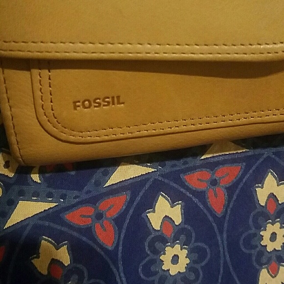 Fossil Genuine Leather Crossbody Bag - Picture 2 of 7